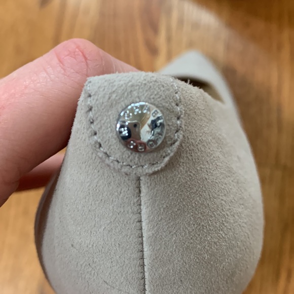 MICHAEL KORS Flex Mid Pump Suede khaki color - Picture 5 of 5